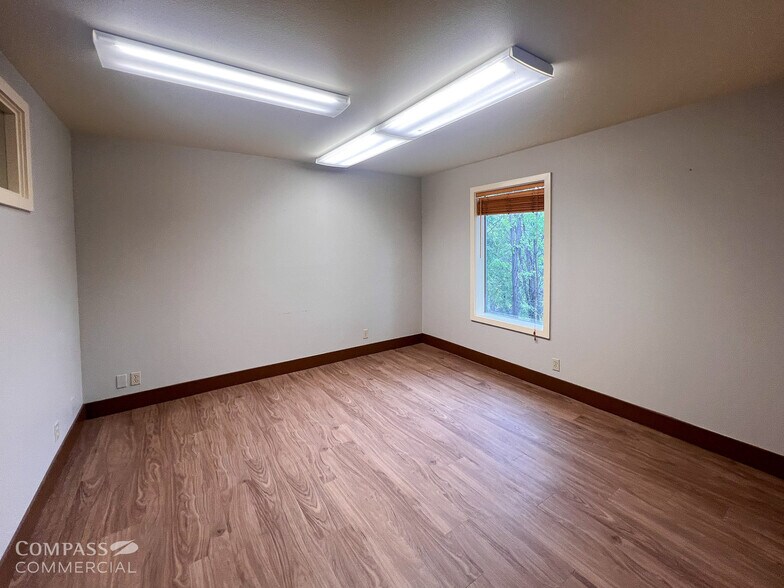 More Photos Of 354 NE Norton Ave, Bend Office For Lease