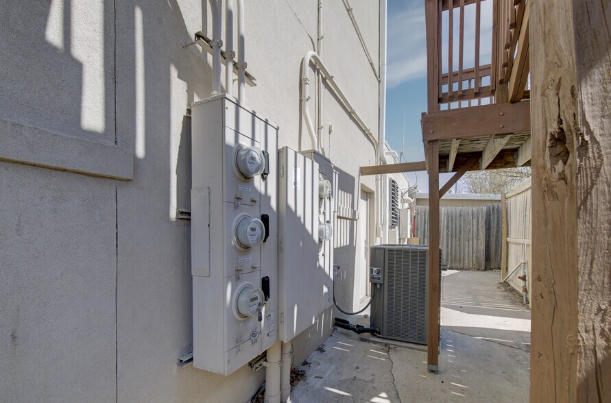 More Photos Of 2319 Vinton St, Omaha Office Residential For Sale