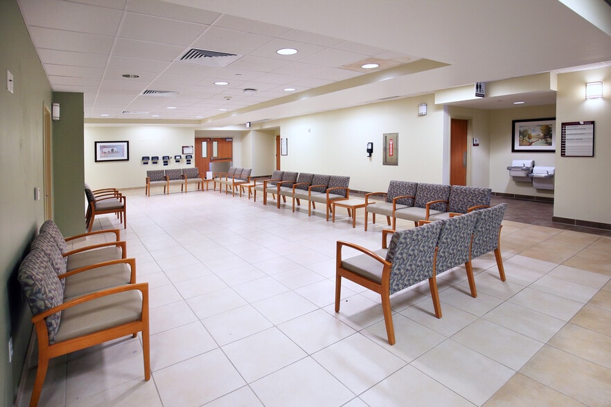 More Photos Of 1905 Doctors Hospital Dr, Bridgeport Healthcare For Sale