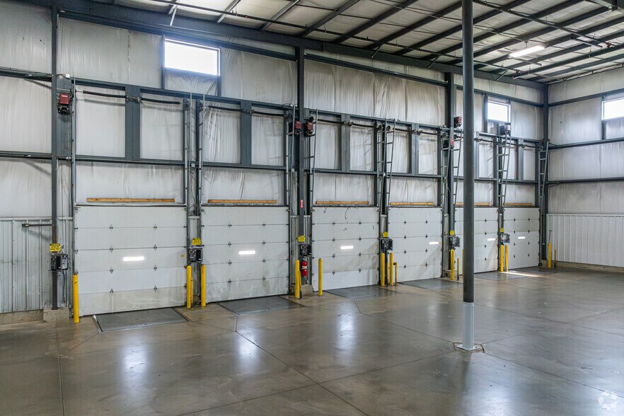 More Photos Of 1060 Commerce Dr, Farwell Manufacturing For Sale