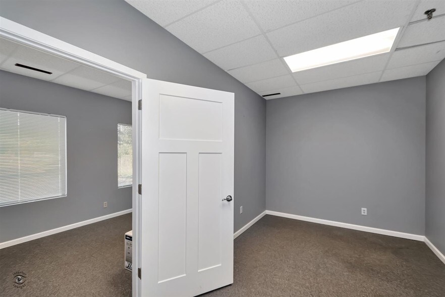 More Photos Of 400 N Schmidt Rd, Bolingbrook Office For Lease
