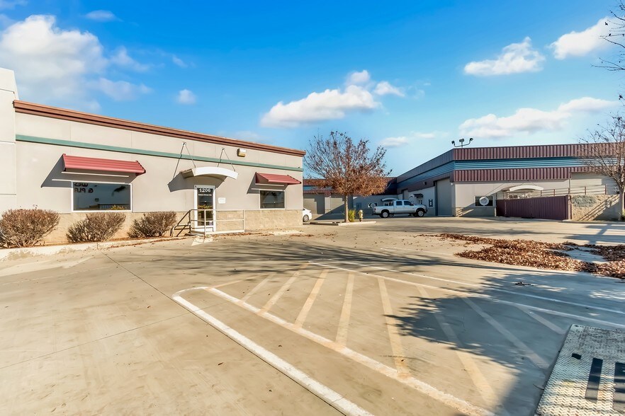 More Photos Of 1190-1200 Lander Ave, Turlock Warehouse For Lease