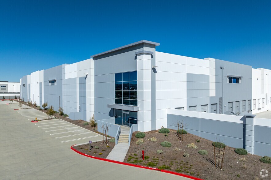 More Photos Of 3120 Wilson Ave, Perris Distribution For Lease