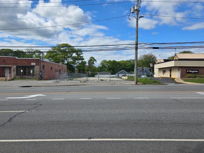 More Photos Of 691 E Jericho Tpke, Huntington Station Land For Sale