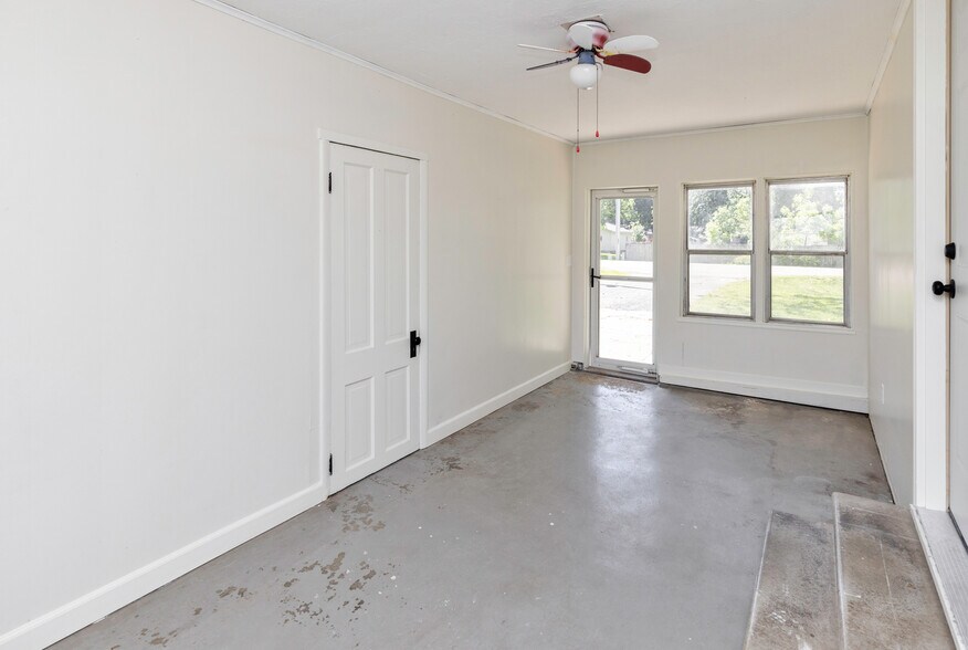 More Photos Of 1100 2nd St NE, Bondurant Industrial For Sale