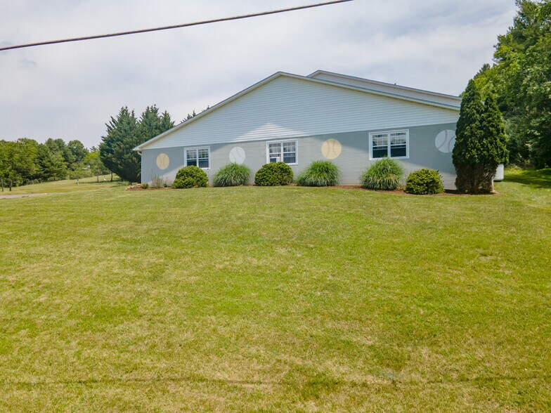 More Photos Of 1266 E Stuart Dr, Hillsville Industrial For Sale