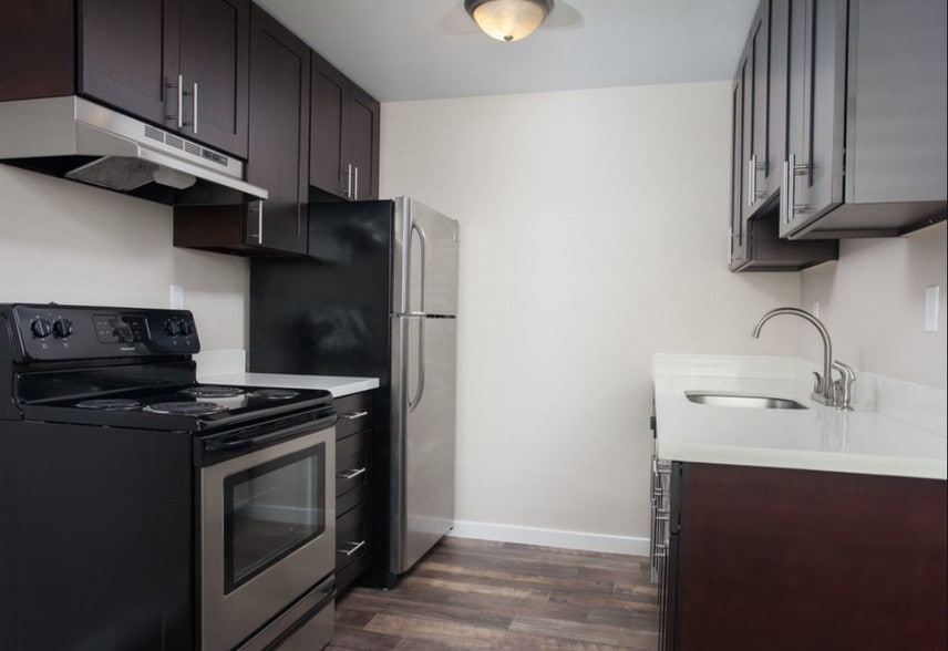 More Photos Of 12712 C St S, Tacoma Apartments For Sale