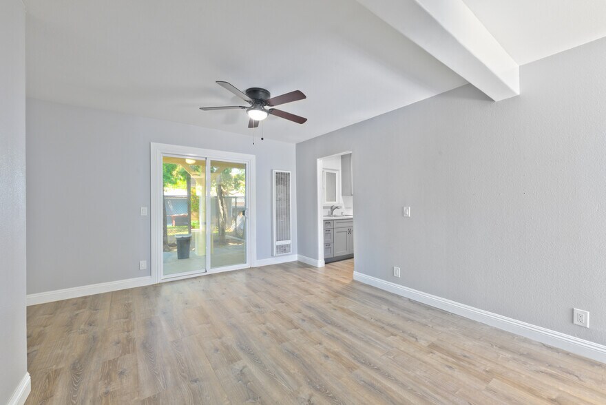 More Photos Of 208 Olive st, Santa Ana Multifamily For Sale