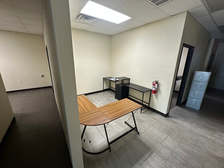 More Photos Of 2535 Charlotte St, Denton Medical For Lease