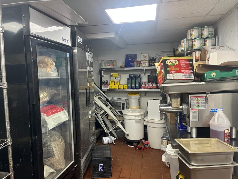 More Photos Of 349 Bedford Ave, Brooklyn Storefront For Lease