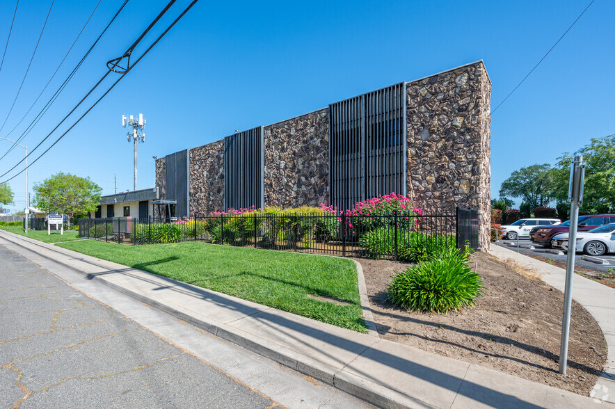 Primary Photo Of 3325-3327 Longview Dr, Sacramento Warehouse For Lease