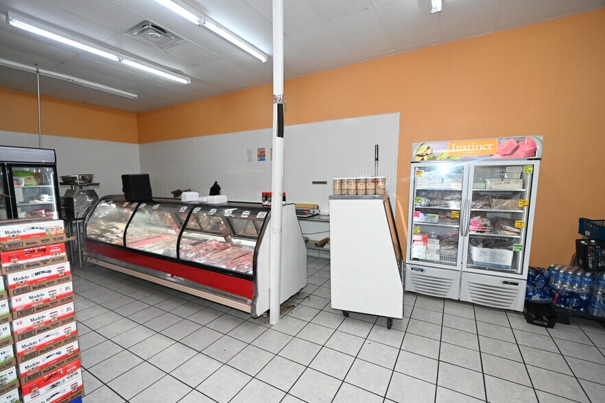 More Photos Of 749 S Central Ave, Umatilla Storefront For Sale