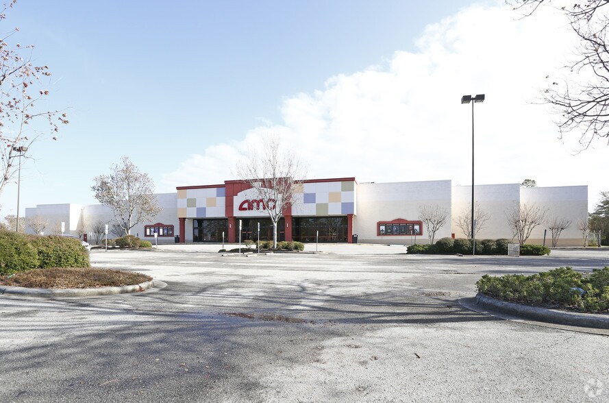 More Photos Of 111 Cinema Dr, Wilmington Movie Theatre For Lease