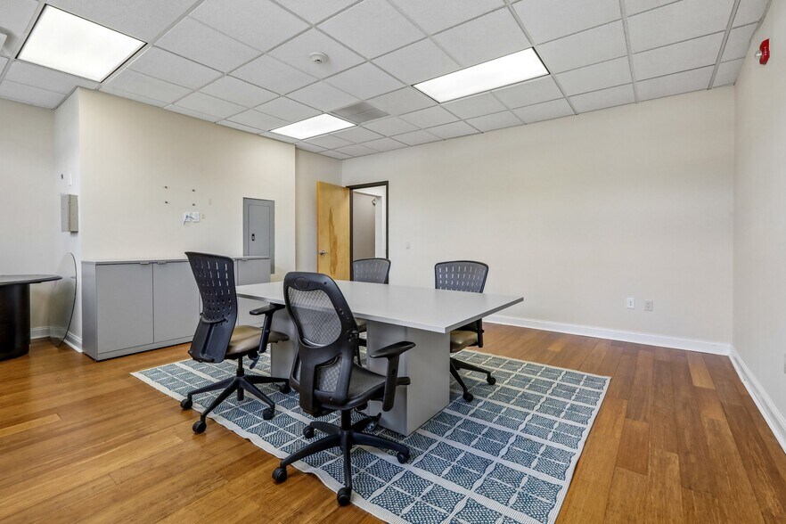 More Photos Of 92 Union Ave, Cresskill Office For Sale