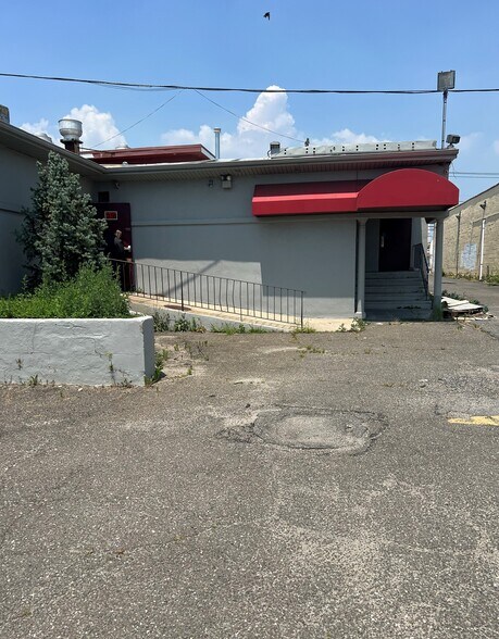 More Photos Of 2716 Hempstead Tpke, Levittown Restaurant For Sale