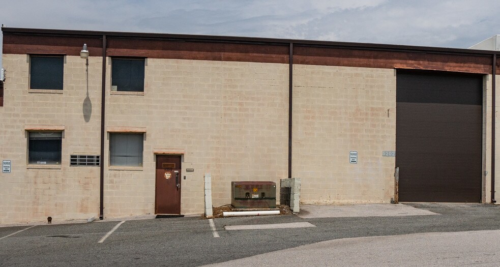 More Photos Of 5200-5300 Minnick Rd, Laurel Light Distribution For Lease