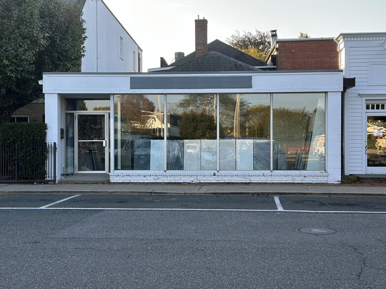 Primary Photo Of 34 Park Pl, East Hampton Storefront For Lease