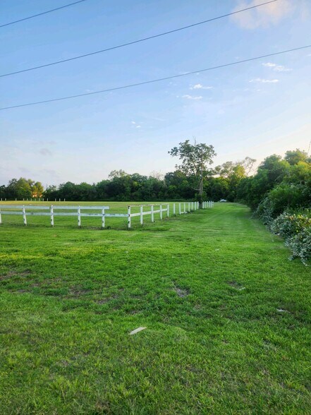 More Photos Of 405 Strawberry St, League City Land For Sale