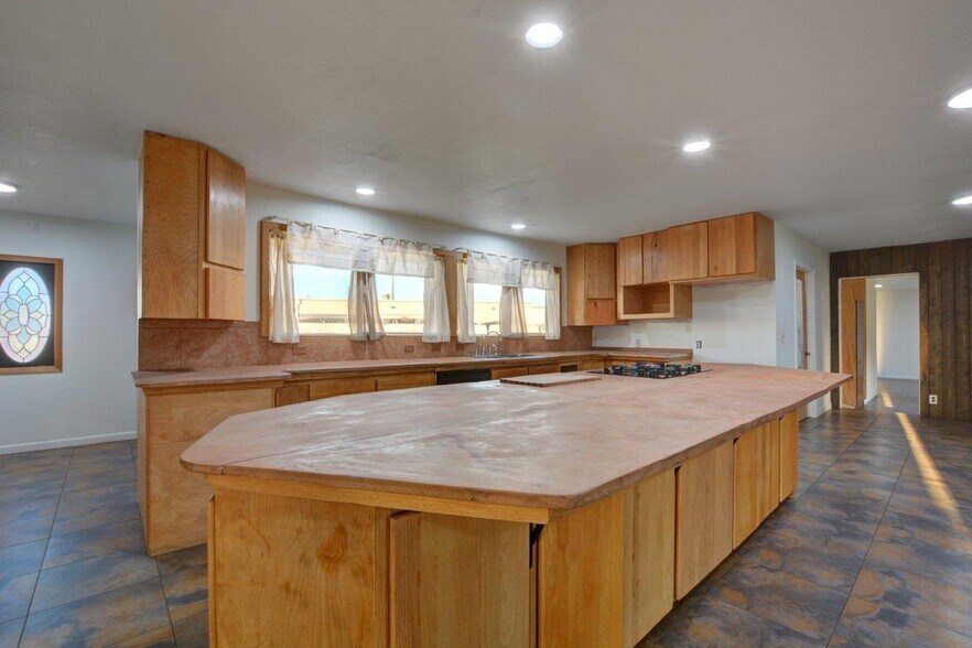 More Photos Of 6804 Agate Rd, White City Flex For Sale