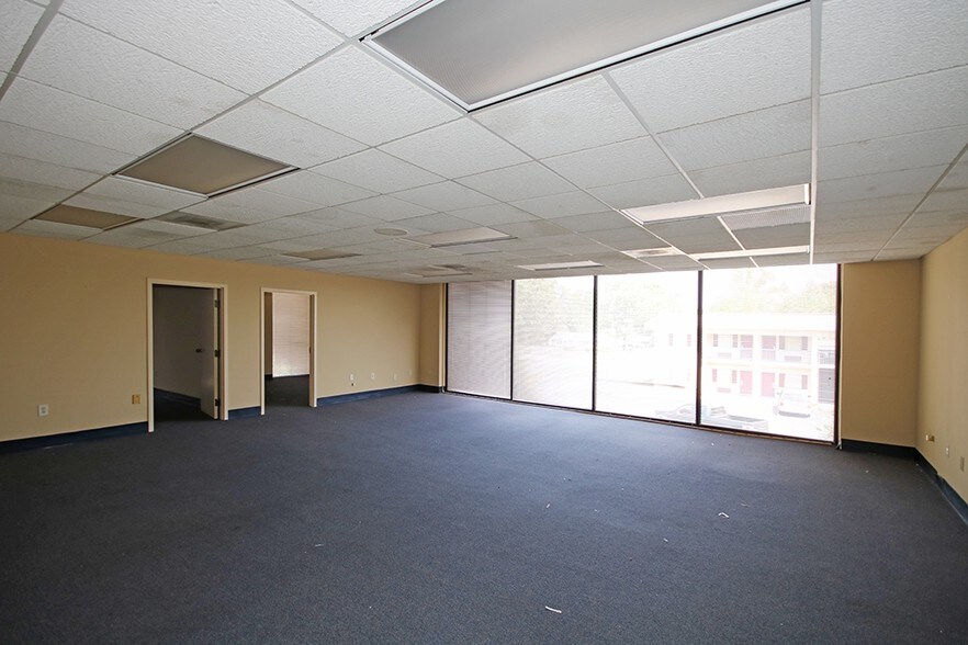 More Photos Of 1444 Watson Blvd, Warner Robins Office For Lease