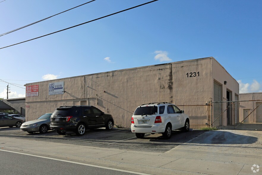 More Photos Of 1231 W 13th St, Riviera Beach Warehouse For Lease