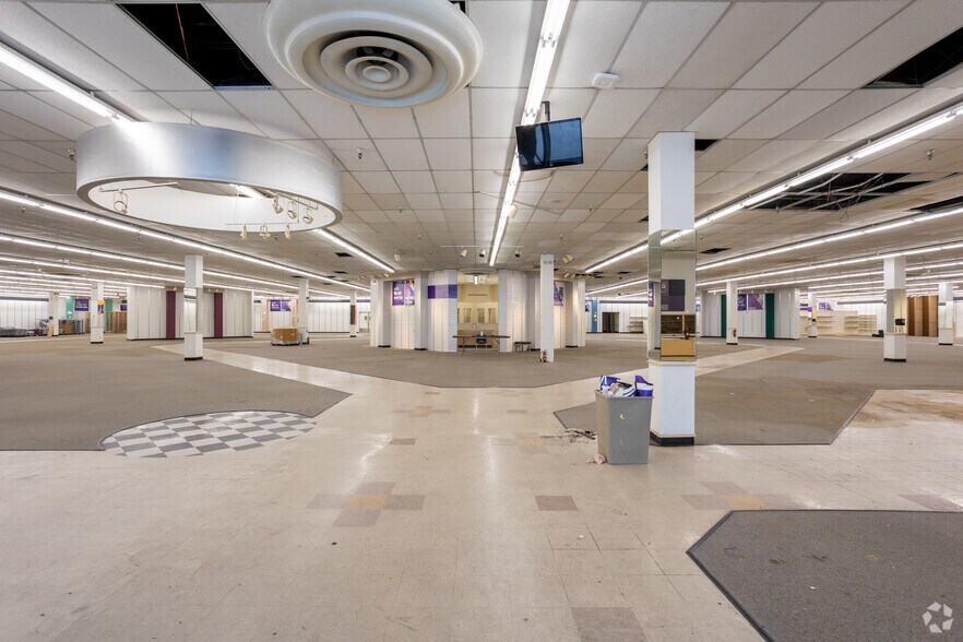 More Photos Of 1160-1300 E Army Post Rd, Des Moines Unknown For Lease