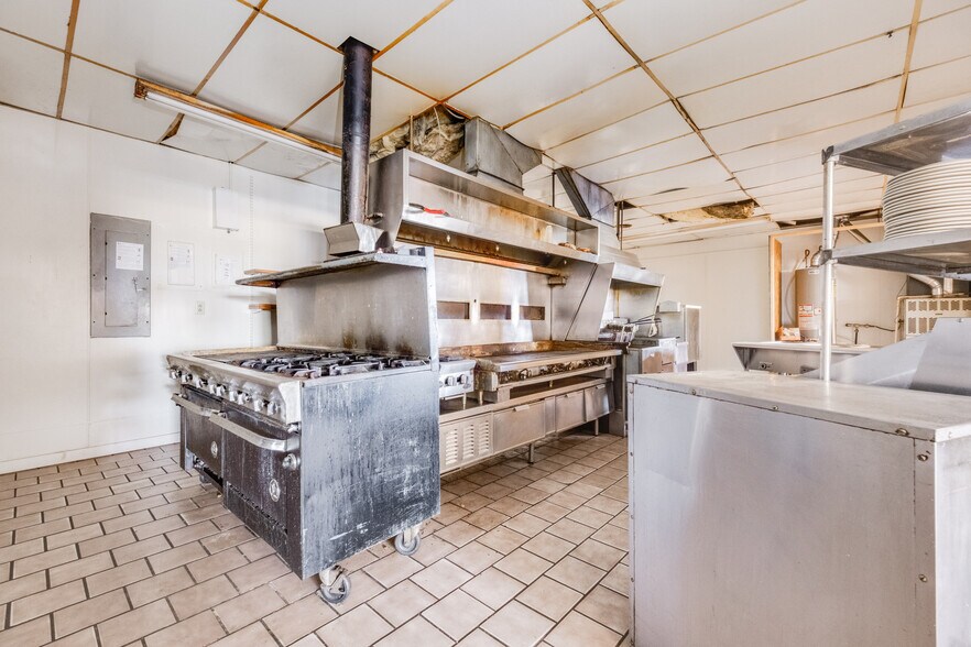 More Photos Of 103 Interstate 40, Shamrock Restaurant For Sale