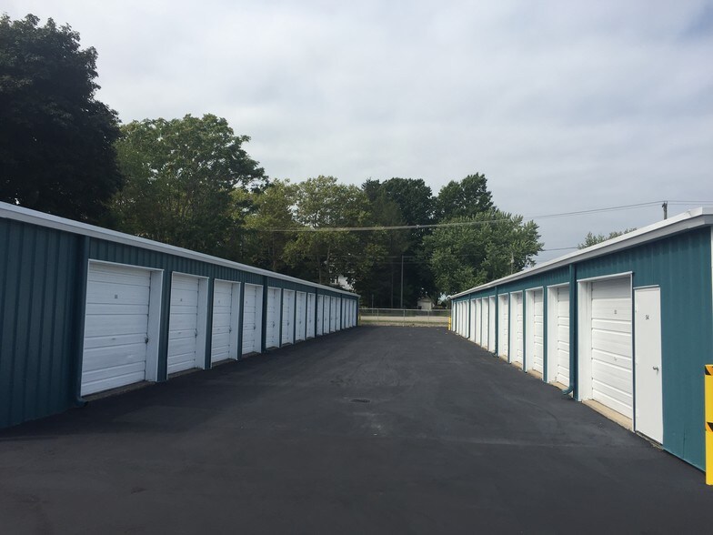 More Photos Of 3505 Lakeshore Dr, Saint Joseph Self Storage For Lease
