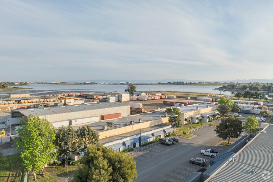More Photos Of 4723 Tidewater Ave, Oakland Showroom For Lease