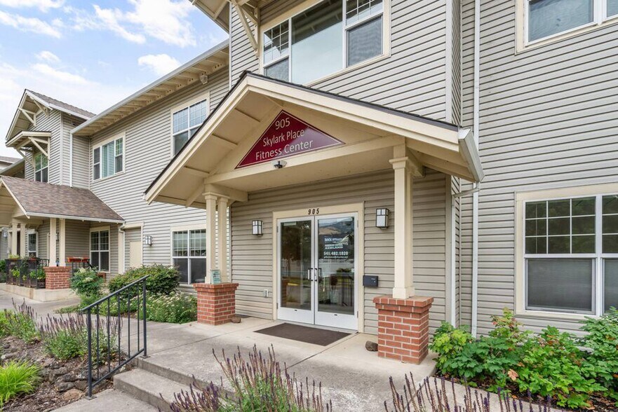 Primary Photo Of 905 Skylark Pl, Ashland Healthcare For Sale