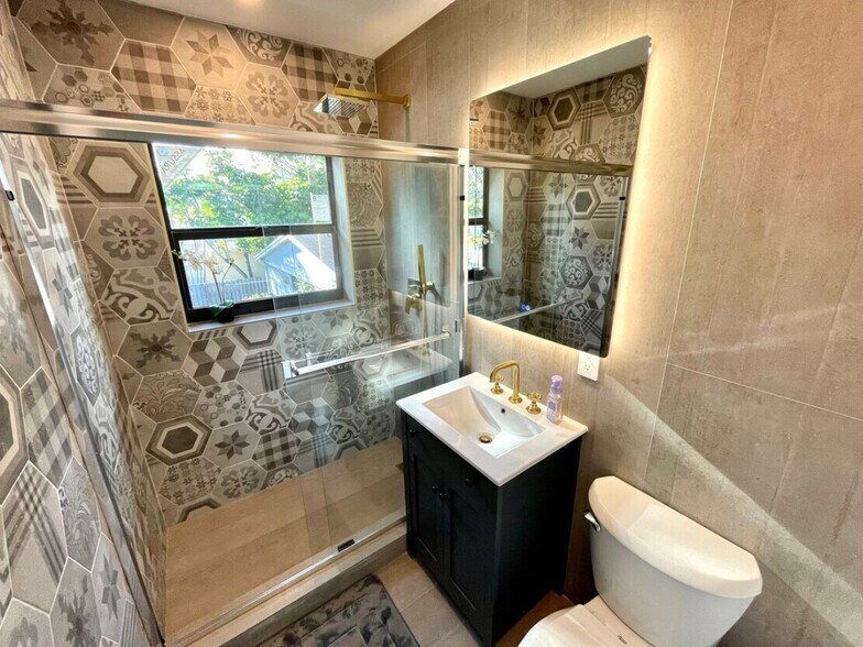 More Photos Of 1215 E Broward Blvd, Fort Lauderdale Apartments For Sale