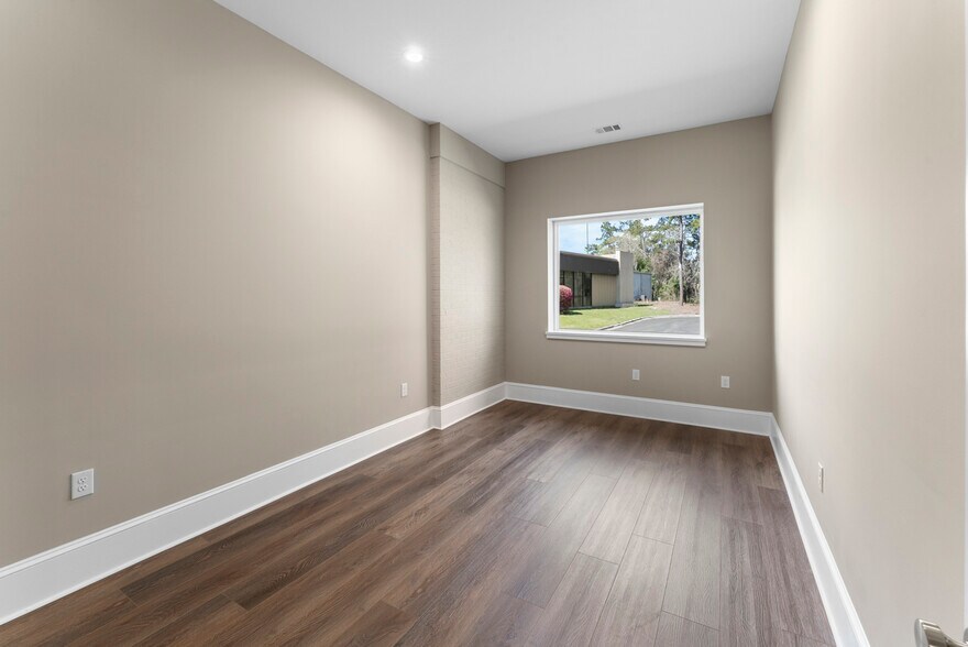 More Photos Of 710 Mall Blvd, Savannah Bank For Sale