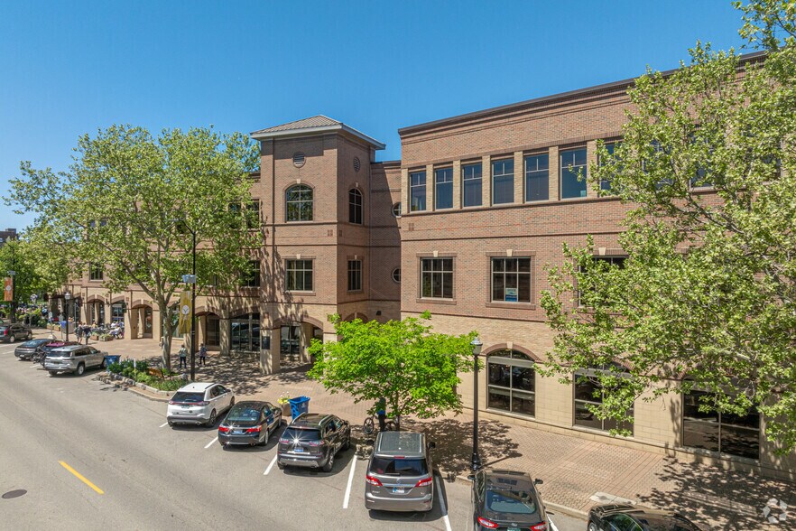 More Photos Of 85 E 8th St, Holland Medical For Lease