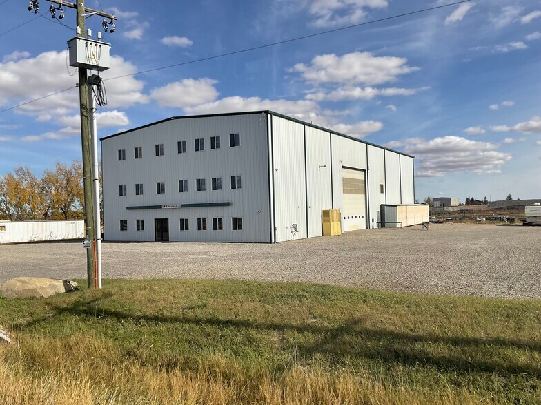 More Photos Of 450144 82nd St E, Aldersyde Manufacturing For Sale