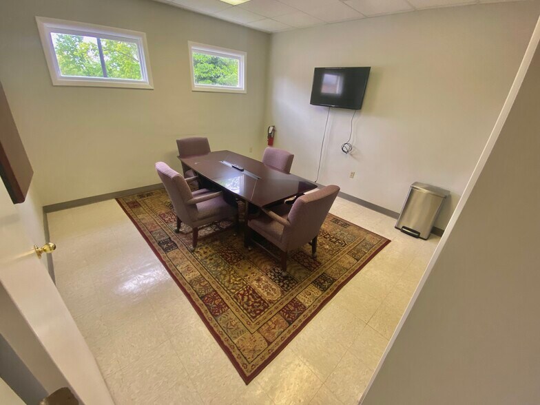 More Photos Of 924 Colonial Ave, York Medical For Lease