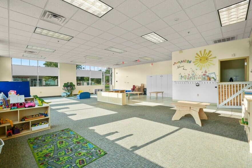 More Photos Of 445-445A Willard Ave, Newington Medical For Lease