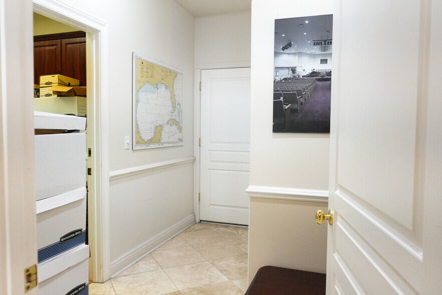 More Photos Of 1725 Barber Rd, Sarasota Office For Sale