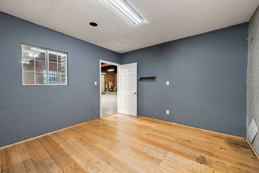 More Photos Of 5700 S Western Ave, Los Angeles Freestanding For Lease