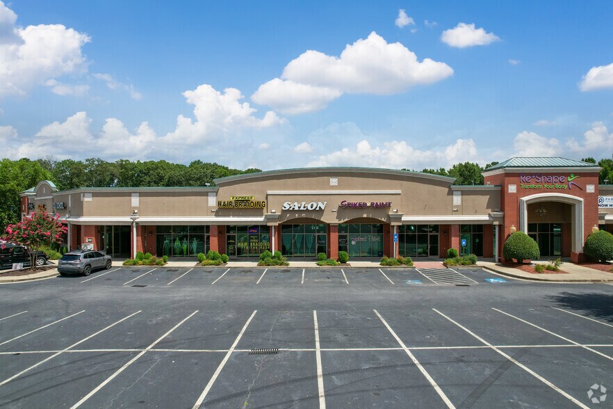 More Photos Of 560 Thornton Rd, Lithia Springs General Retail For Lease