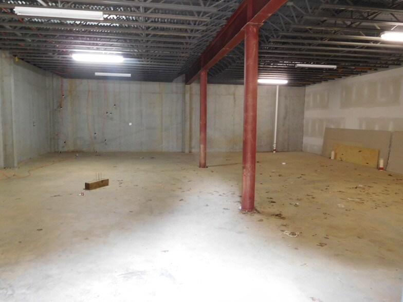 More Photos Of 2365 Monroe Dr, Gainesville Warehouse For Lease