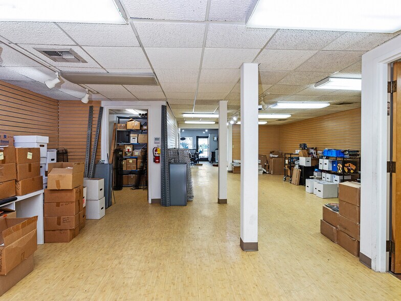 More Photos Of 4708-4710 W Magnolia Blvd., Burbank General Retail For Sale