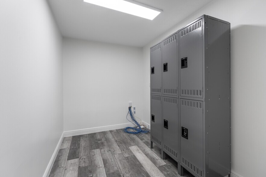 More Photos Of 3143 W Tharpe St, Tallahassee Warehouse For Lease