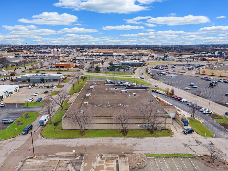 More Photos Of 107 Mall Dr, Normal Freestanding For Lease