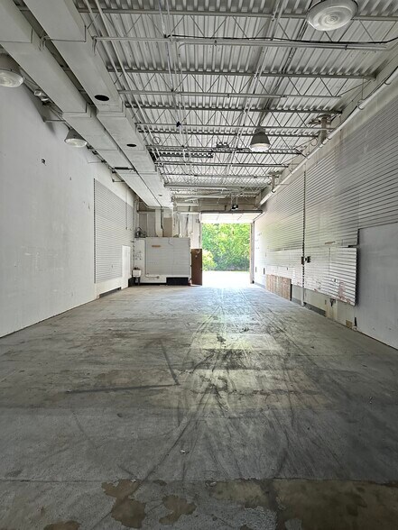 More Photos Of 42120 Garfield Rd, Clinton Township Freestanding For Lease