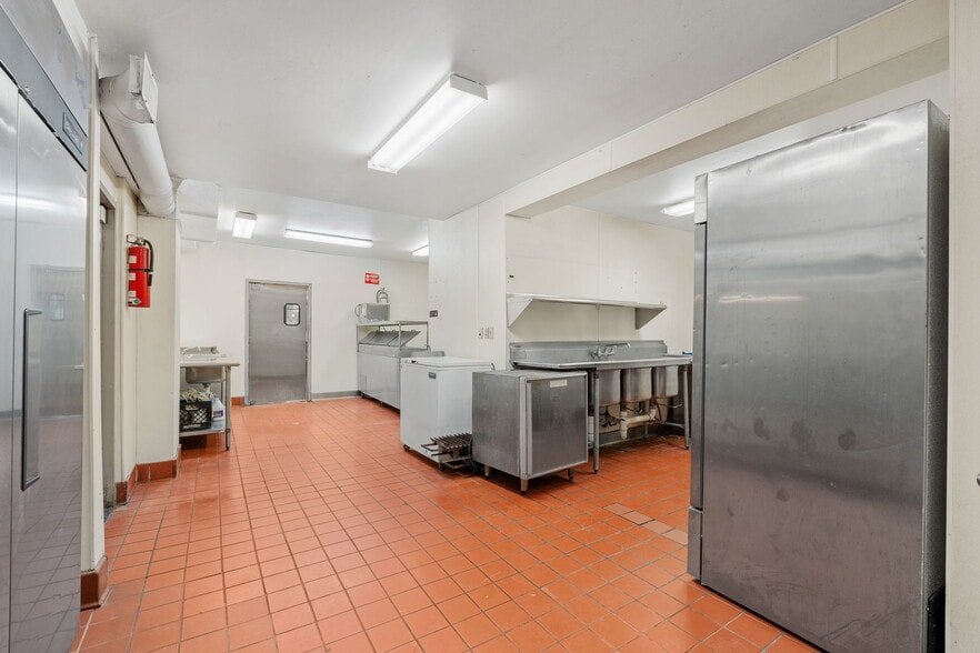 More Photos Of 5554 34th Ave S, Minneapolis Restaurant For Sale