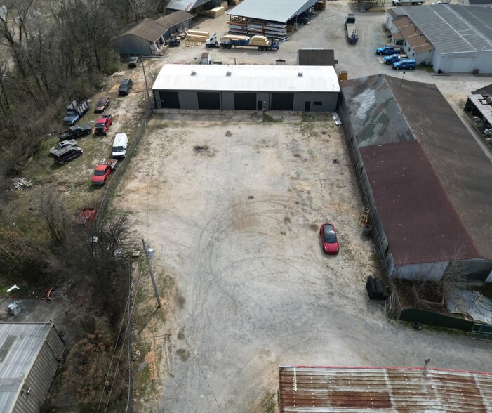 More Photos Of 207 & 221 Edison Ave, Benton Industrial For Sale