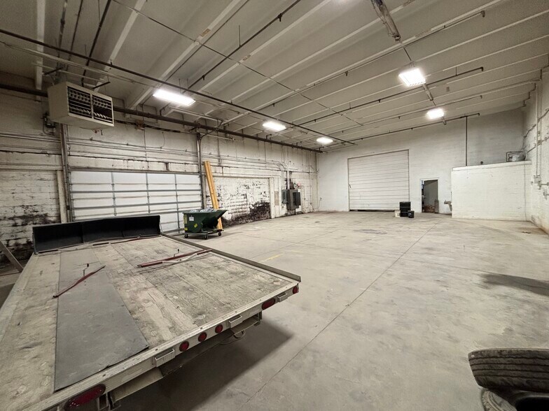 More Photos Of 4003 J St SW, Cedar Rapids Warehouse For Lease