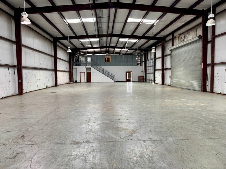 More Photos Of 236 Trademark Dr, Buda Warehouse For Lease