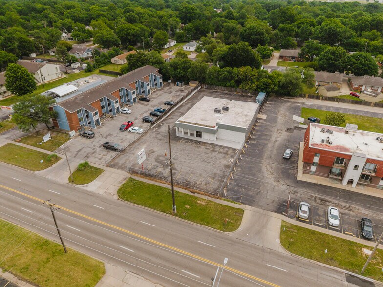 More Photos Of 2234 S Oliver St, Wichita Freestanding For Sale