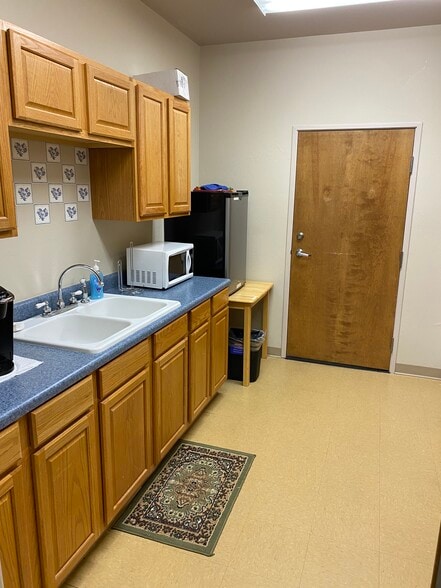 More Photos Of 416 W 15th St, Edmond Medical For Sale